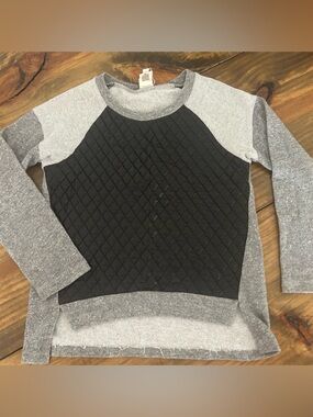✨Sara Sara Quilted Black Pullover with Heather Gray Trim